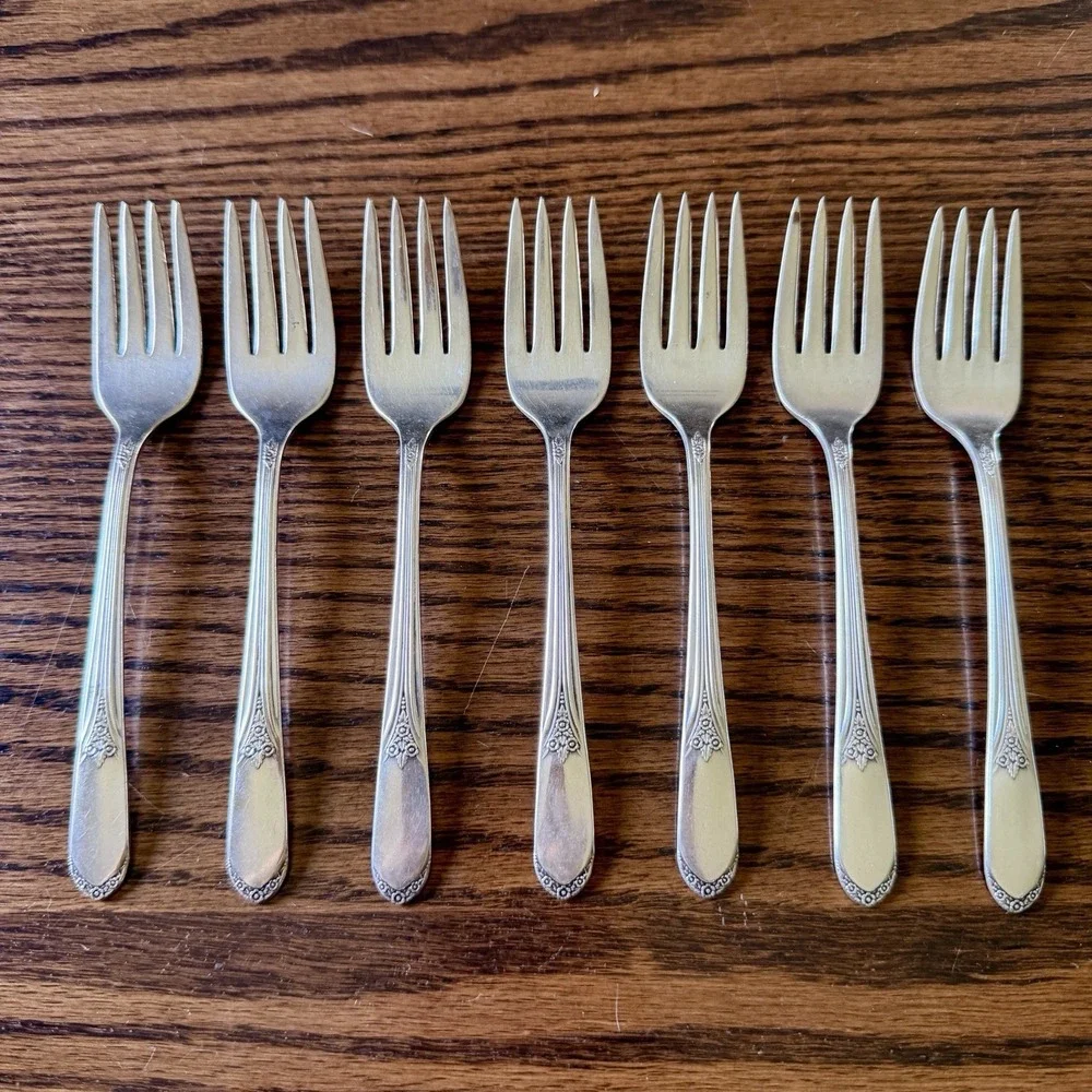 Wm Rogers IS Mary Lou-Devonshire Silverplate 1938 Lot of 7 Salad/Dessert Fork